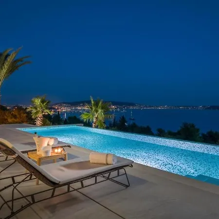 빌라 Villa Trogir